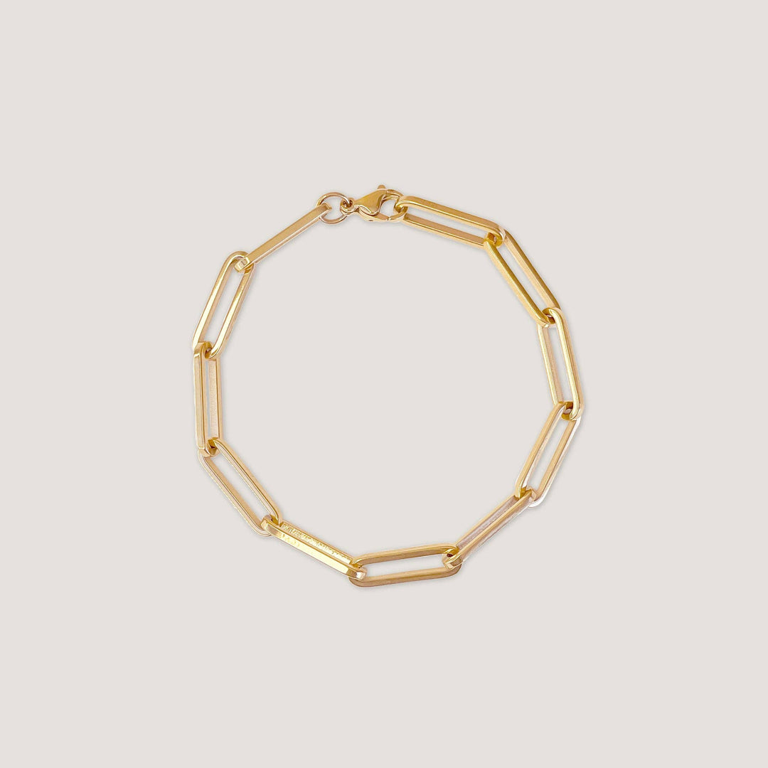 The Rue bracelet is sure to make you stop and stare. Created as a perfect link chain and it's about to be part of your favorite bracelet stack
