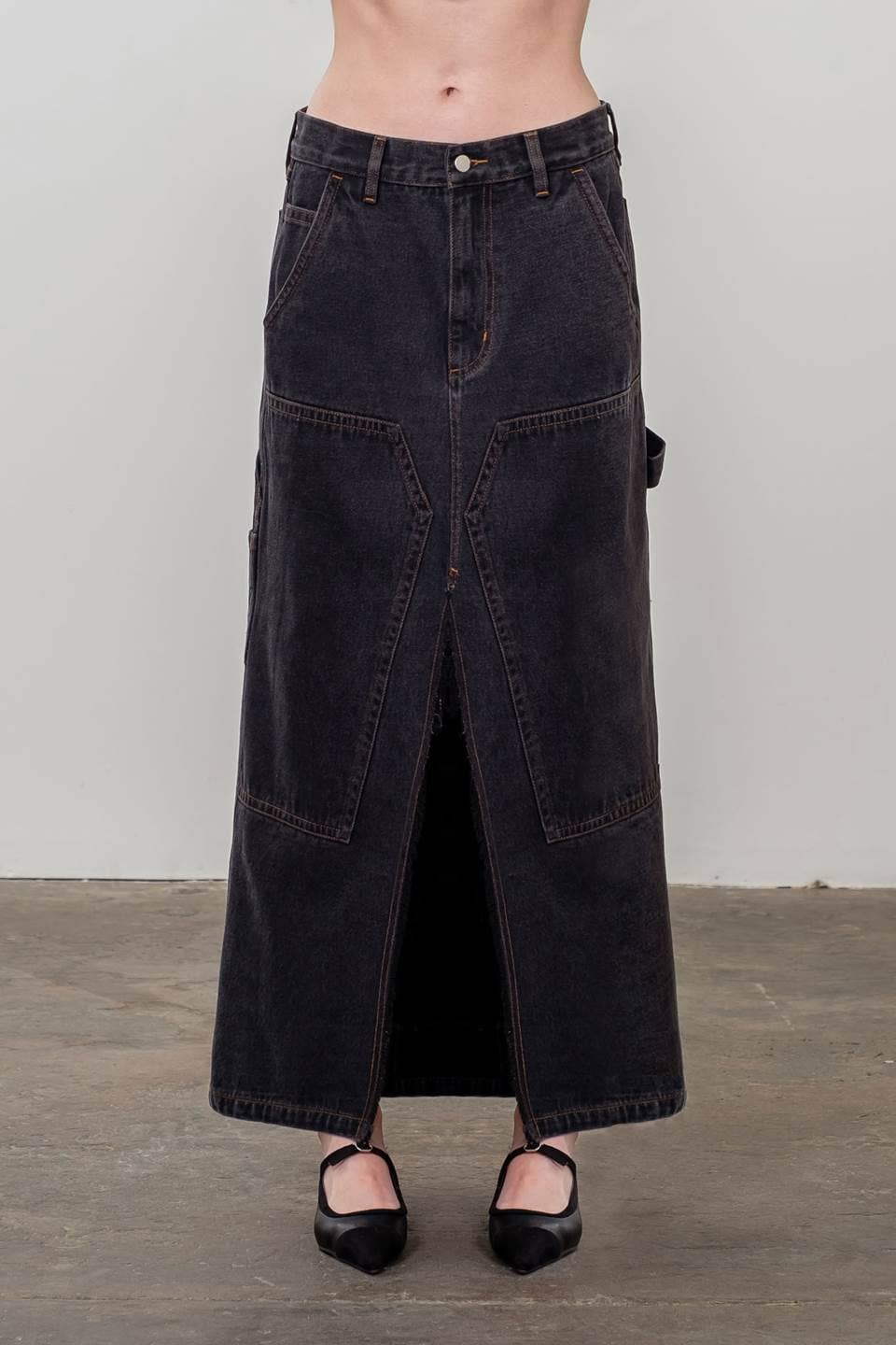 BLACK DENIM MIDI SKIRT: BLACK