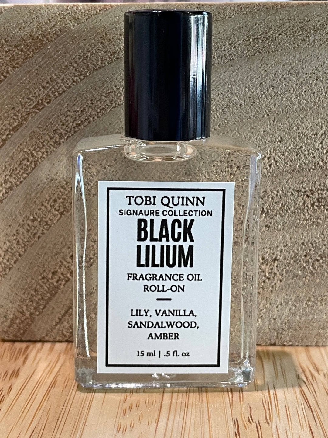 perfume oil Sultry sandalwood, smooth vanilla, and bold amber fuse with the freshness and femininity of lily to present a scent that's sensual, soft and unequivocally sophisticated.