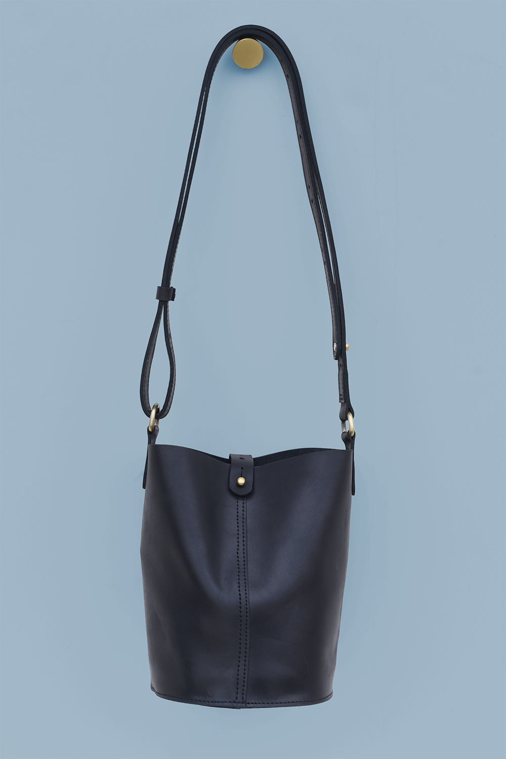 Purse & Clutch - Leather Bucket Bag in Black with Adjustable Strap & Pouch