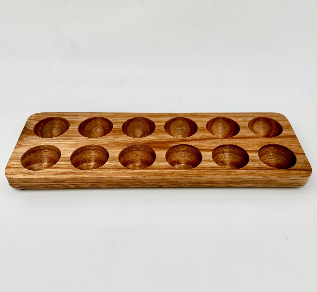 Made of sustainably sourced acacia wood, this egg holder is a bold and eco-friendly choice for your kitchen. 