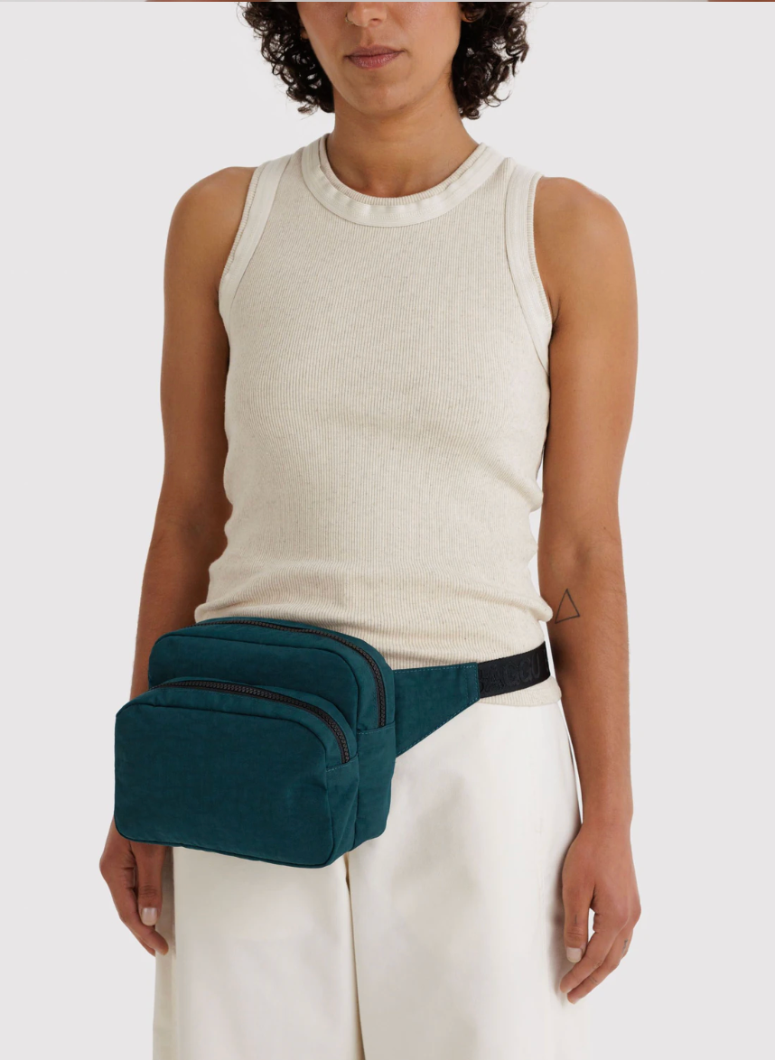 Person wearing baggu deep sea fanny pack bag on a white background