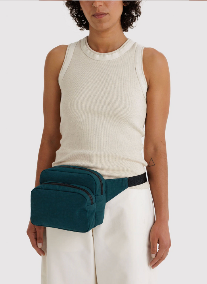 Person wearing baggu deep sea fanny pack bag on a white background