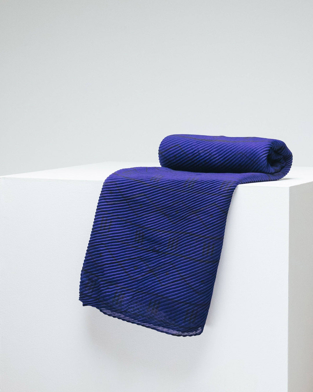 The Wrap Life - Printed Pleated Head Wrap in Essence: Blue
