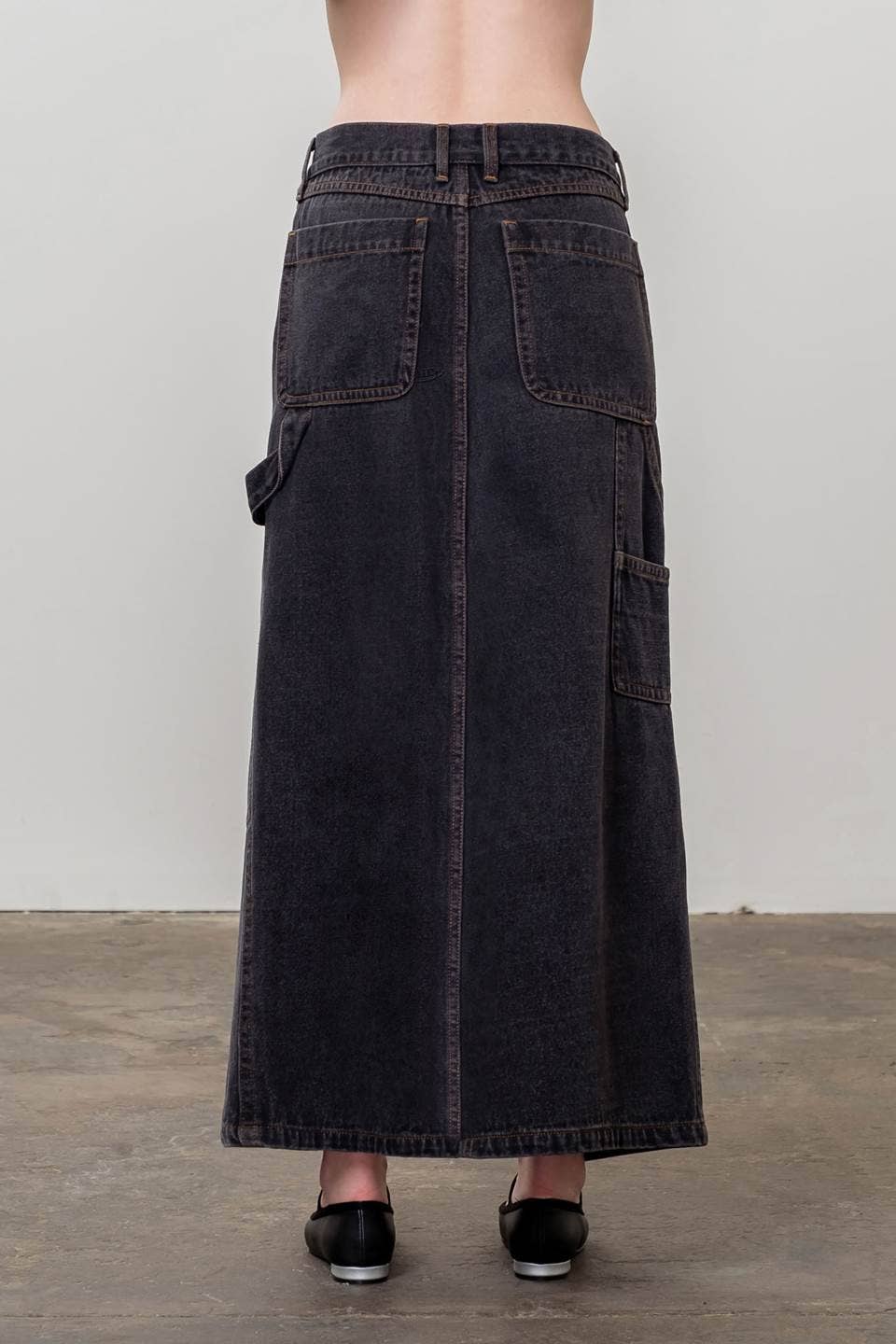 BLACK DENIM MIDI SKIRT: BLACK