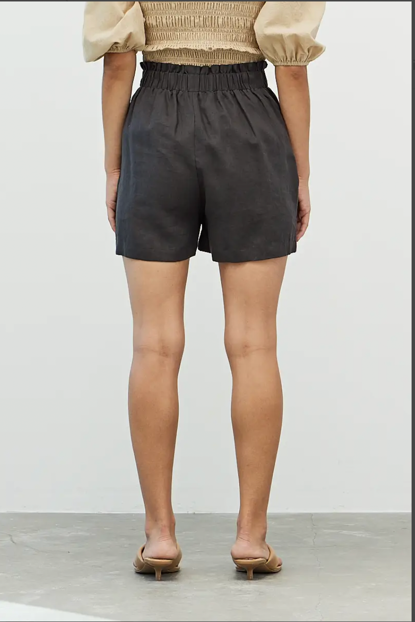 black shorts, linen, pleated waist