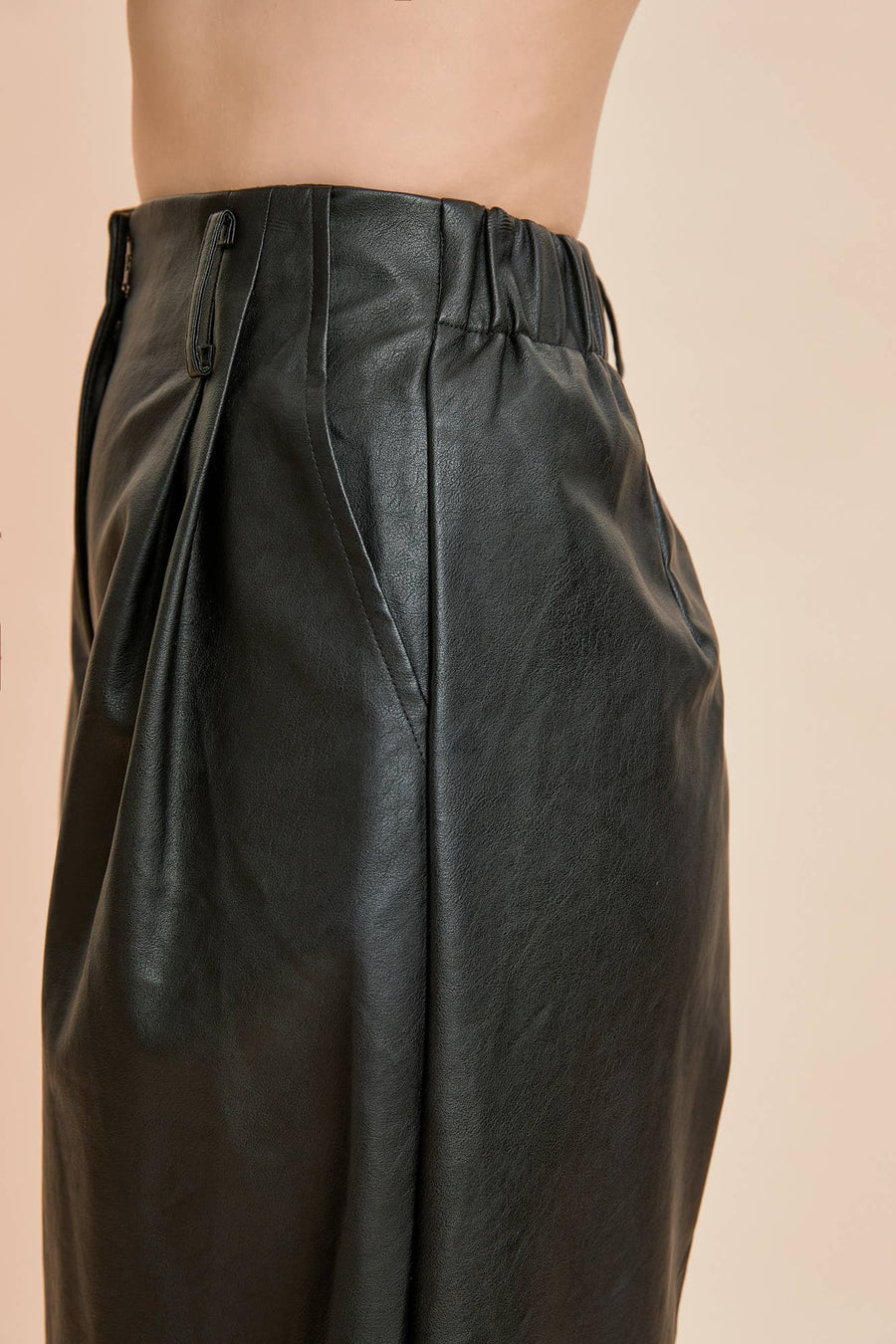 Gigi  WIDE-LEG Pant two pintuck  vegan black leather 