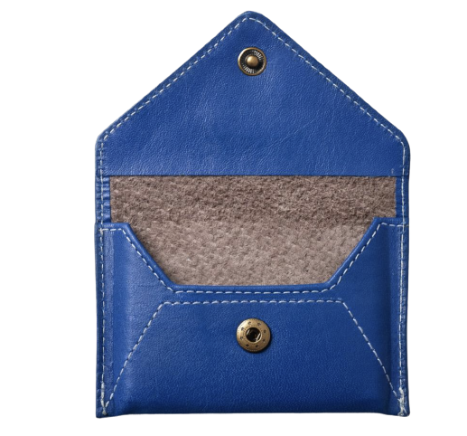 This leather is tanned by hand. You’ll notice color and grain variation or unique markings on each one, ensuring every Casupo product is an original.   Full Grain Leather Grey suede lining Hidden snap closure 4″ 1/2 x 3″ (115mm x 80mm) Fits 20+ business cards or 12 credit cards + cash Fits cash folded in half
