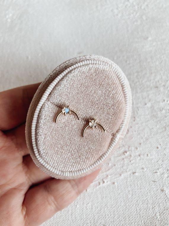 moonstone in arch 14 k setting